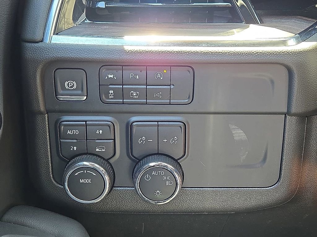 Used 2025 Chevrolet Tahoe LT AWD/4WD image 25