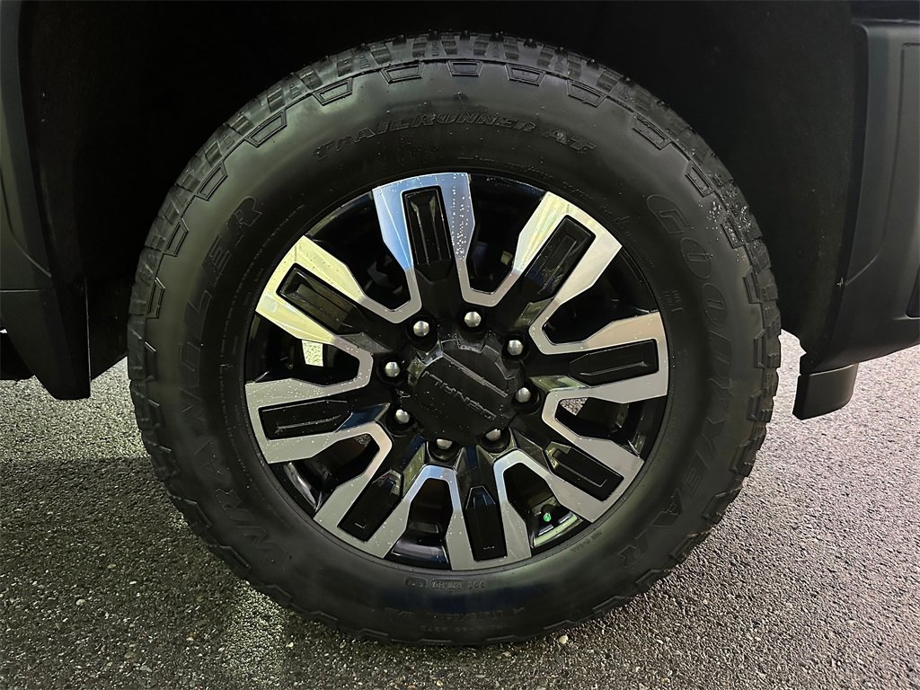 Used 2025 GMC Sierra 2500 Denali Ultimate image 9