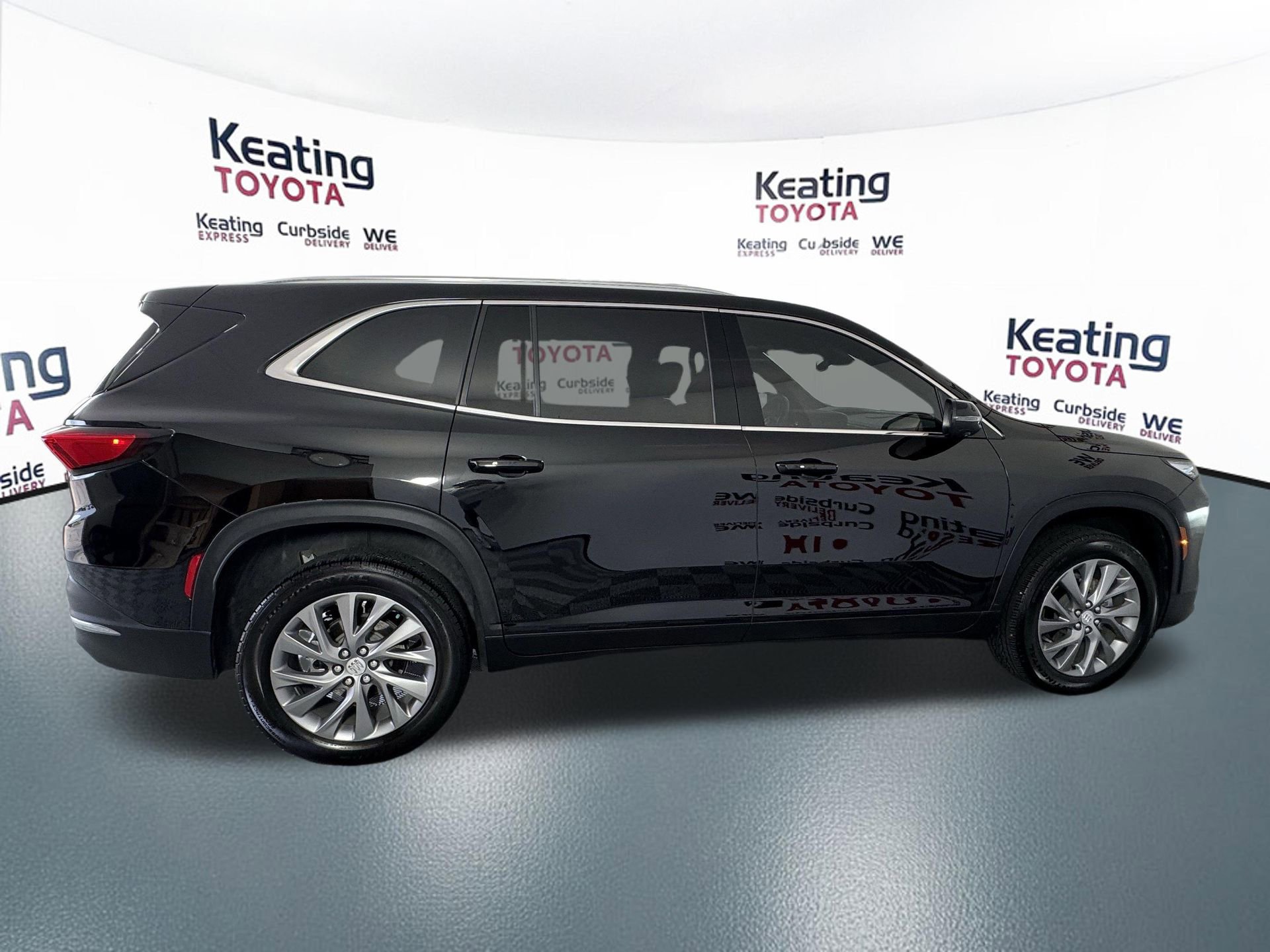 Used 2025 Buick Enclave Preferred w/ Power Package FWD image 3