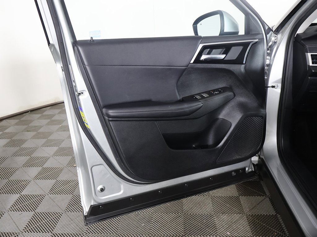 Used 2024 Mitsubishi Outlander SE image 26