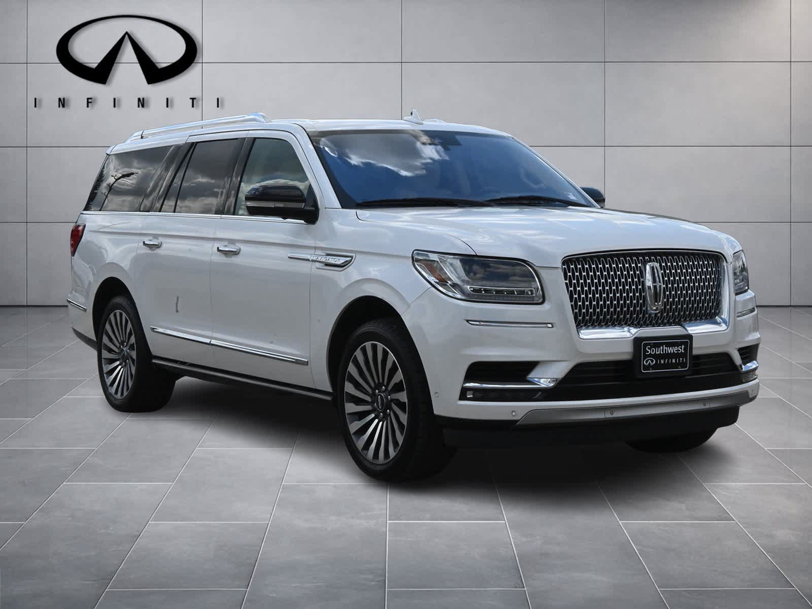 Used 2018 Lincoln Navigator L Reserve w/ Technology Package AWD/4WD image 3