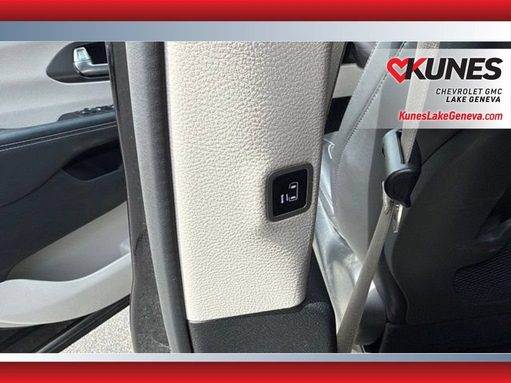 Used 2024 Chrysler Pacifica Touring-L FWD image 15