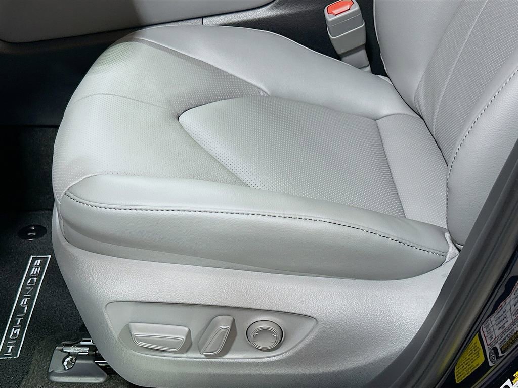New 2026 Toyota Highlander Limited AWD/4WD image 17