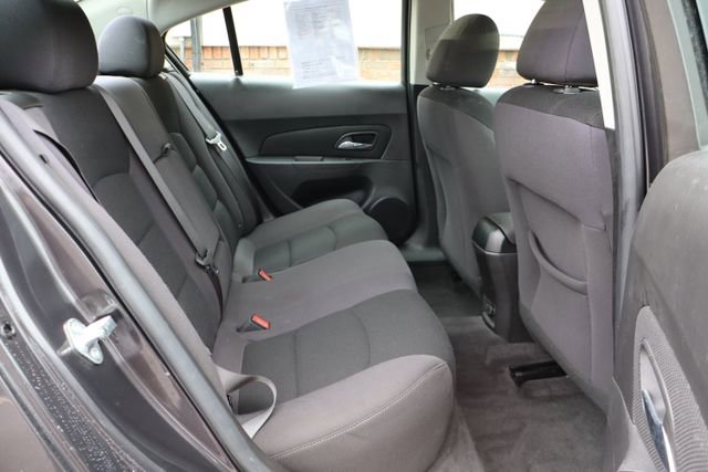 Used 2015 Chevrolet Cruze LT image 32
