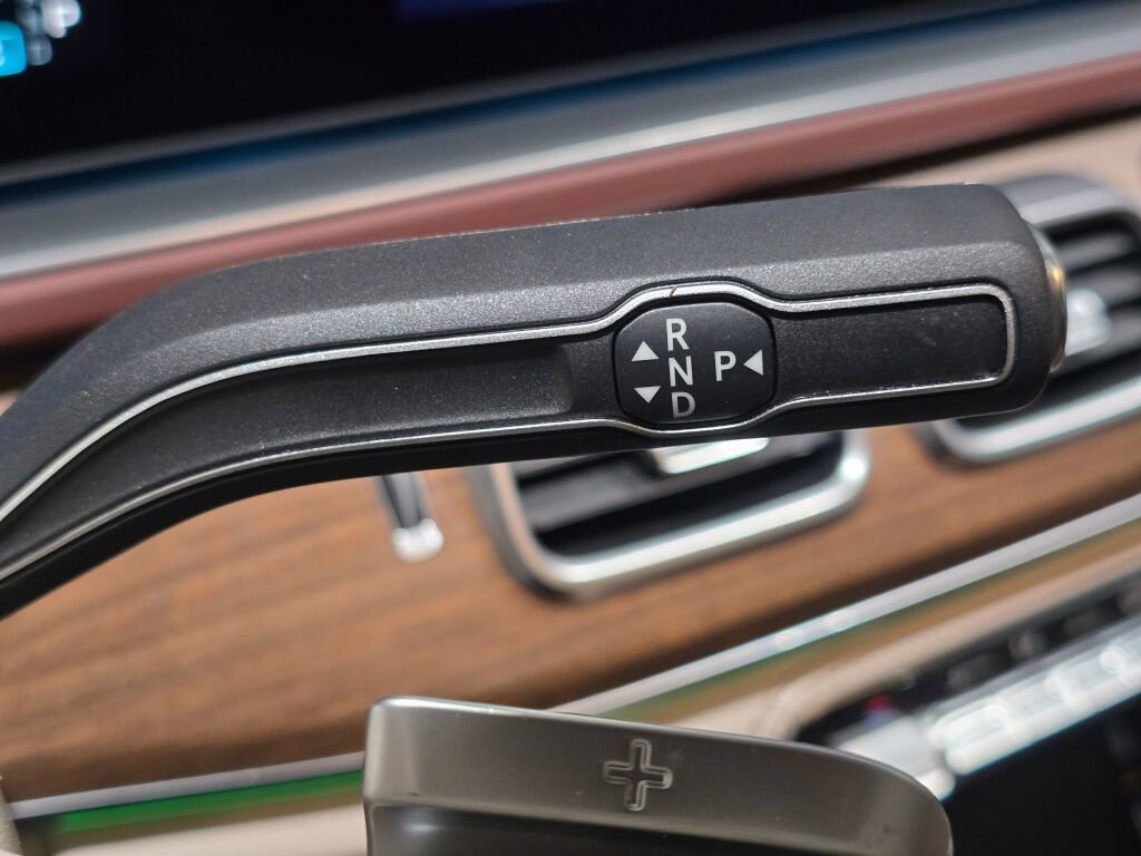 Used 2025 Mercedes-Benz Maybach GLS 600 4MATIC image 28