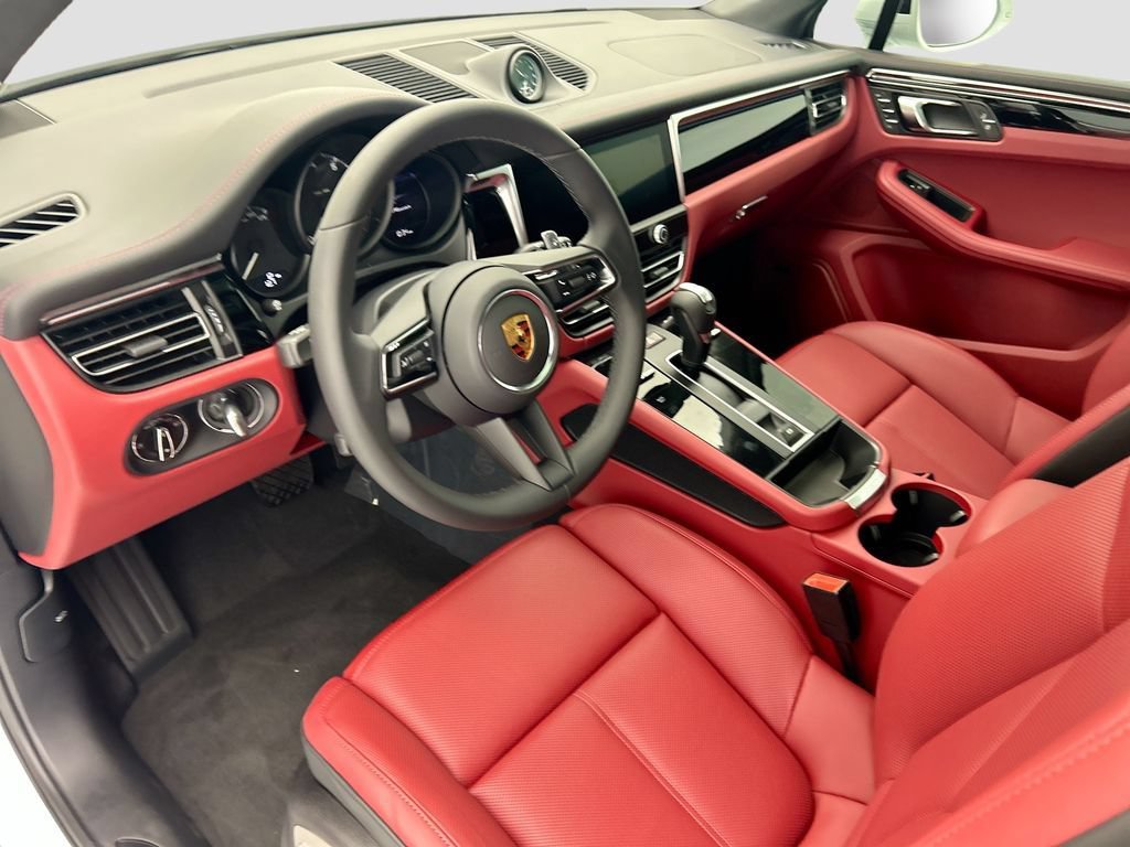 Used 2026 Porsche Macan AWD/4WD image 4