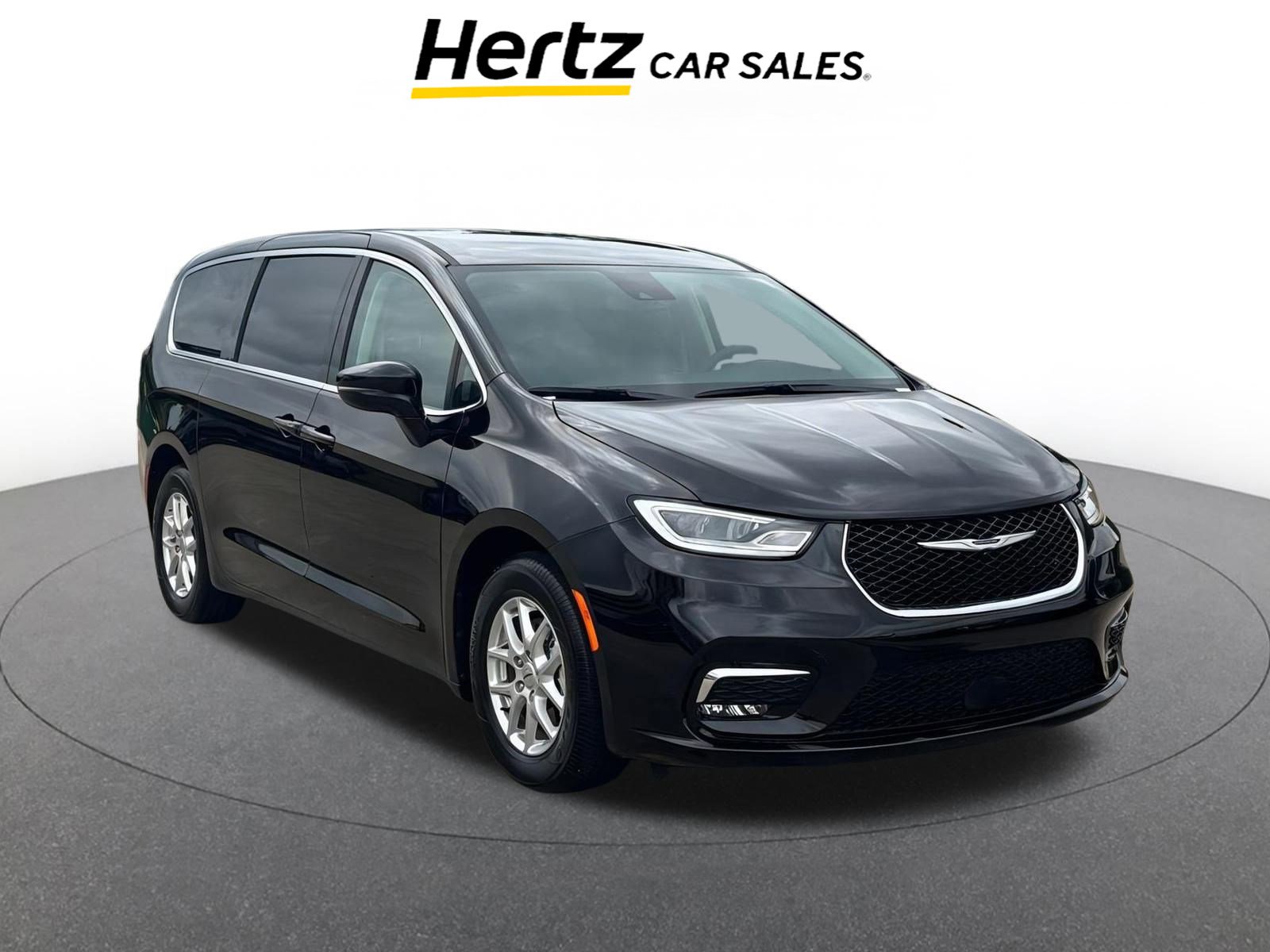 Used 2024 Chrysler Pacifica Touring-L image 1