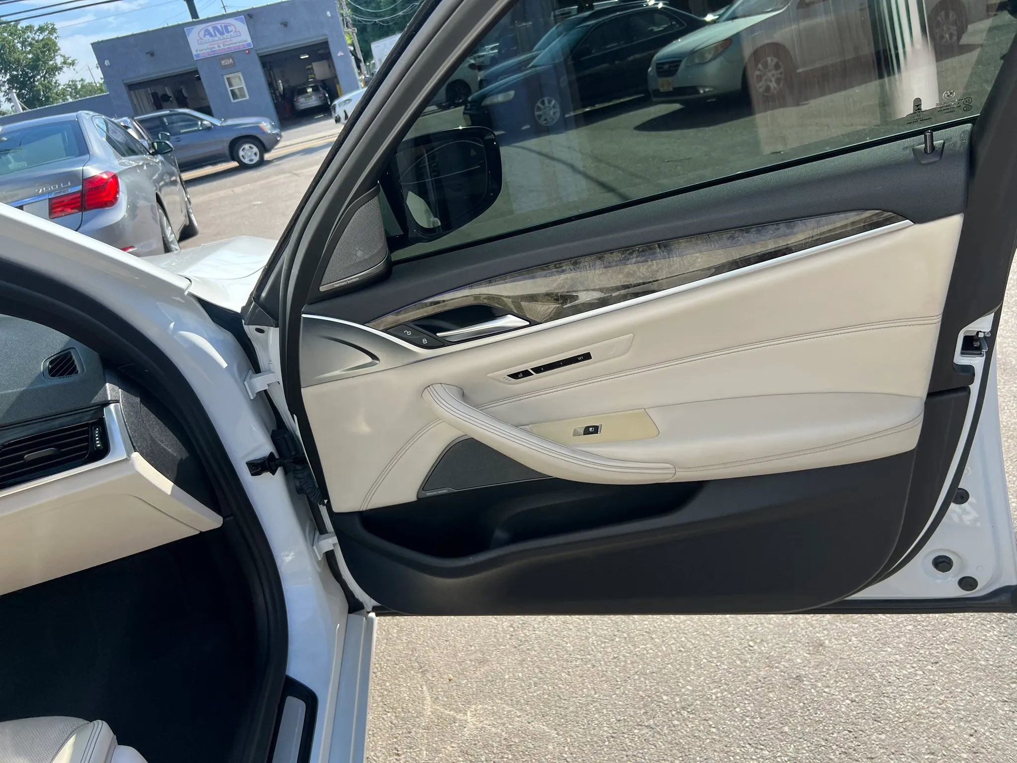 Used 2018 BMW 530e xDrive w/ Premium Package 2 AWD/4WD image 31