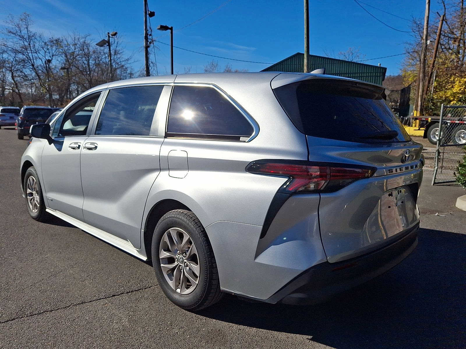 Used 2021 Toyota Sienna LE image 22