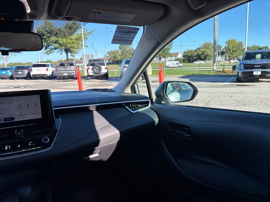 Used 2025 Toyota Corolla LE FWD image 24