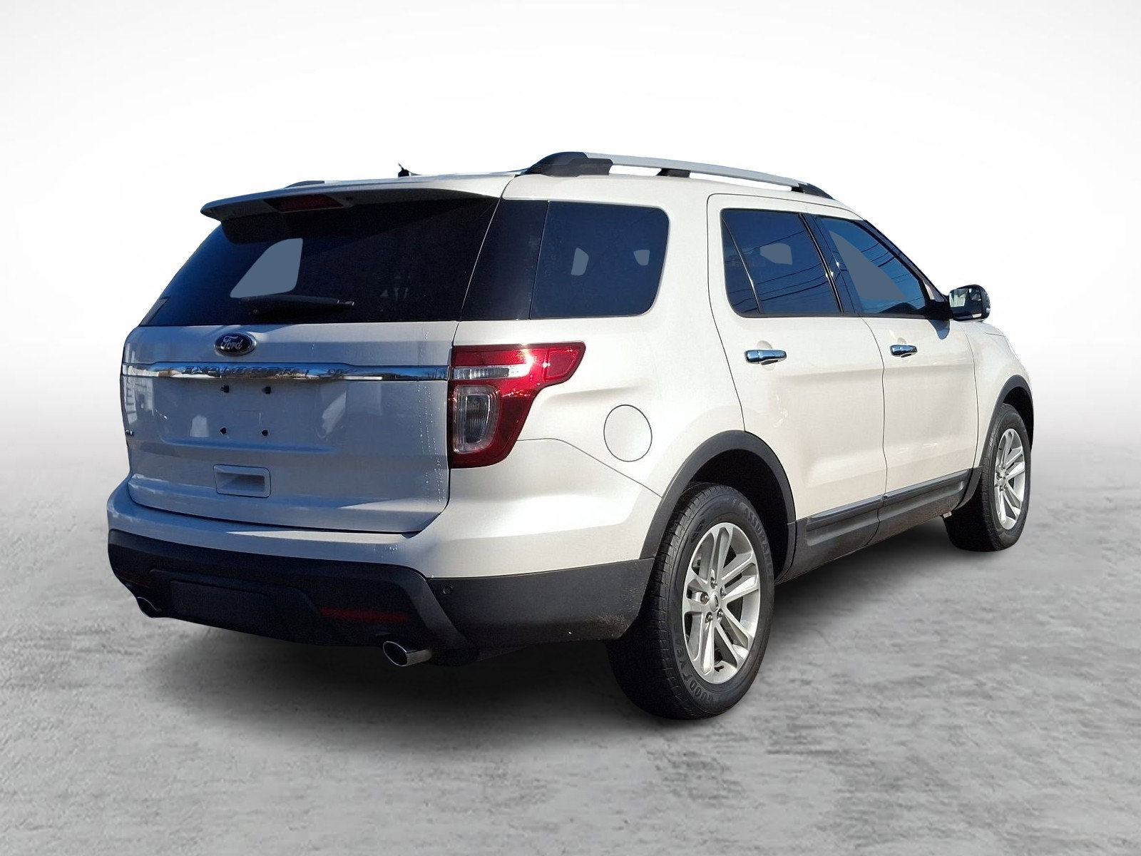 Used 2015 Ford Explorer XLT image 6