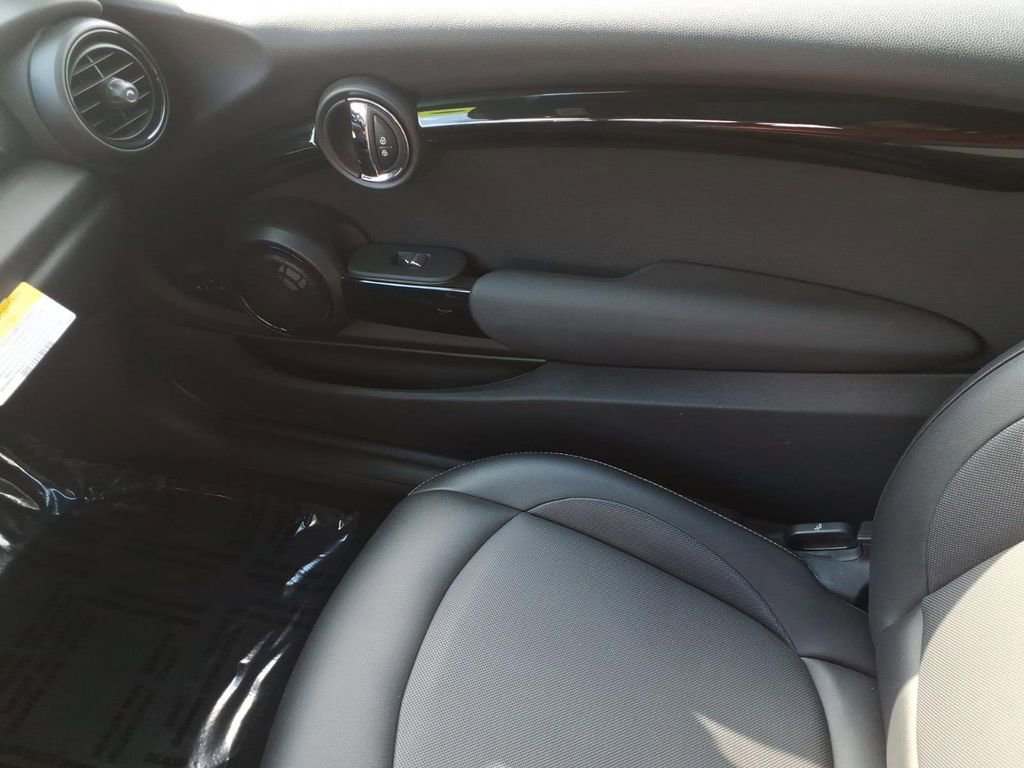 Used 2019 MINI Cooper 2-Door Hardtop w/ Signature Upholstery Package FWD image 26