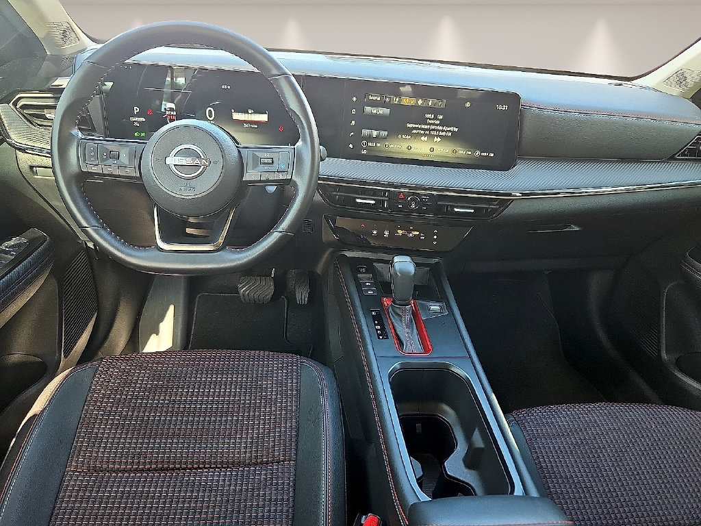 Used 2025 Nissan Kicks SR FWD image 12