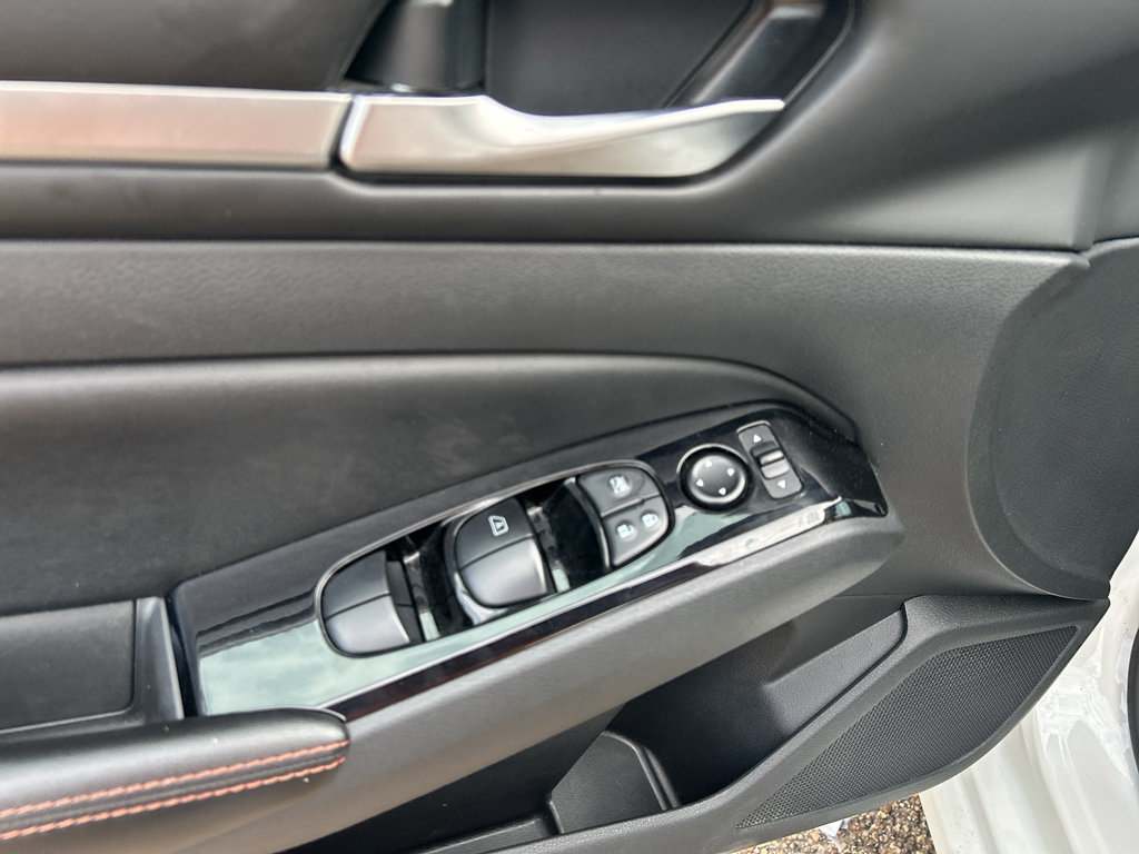 Used 2024 Nissan Altima 2.5 SR FWD image 18