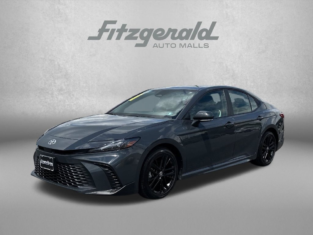 Used 2025 Toyota Camry SE FWD image 3
