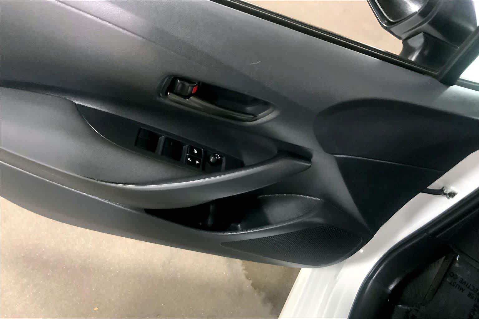 Used 2025 Toyota Corolla LE FWD image 36