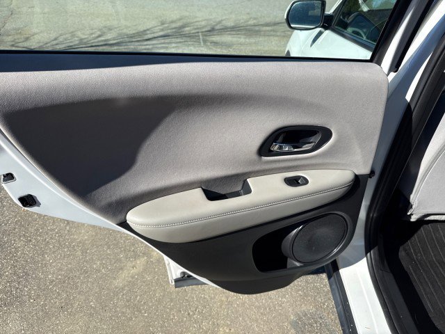 Used 2018 Honda HR-V LX image 39