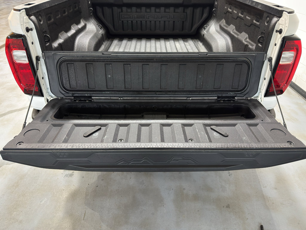 Used 2024 GMC Canyon Denali image 23