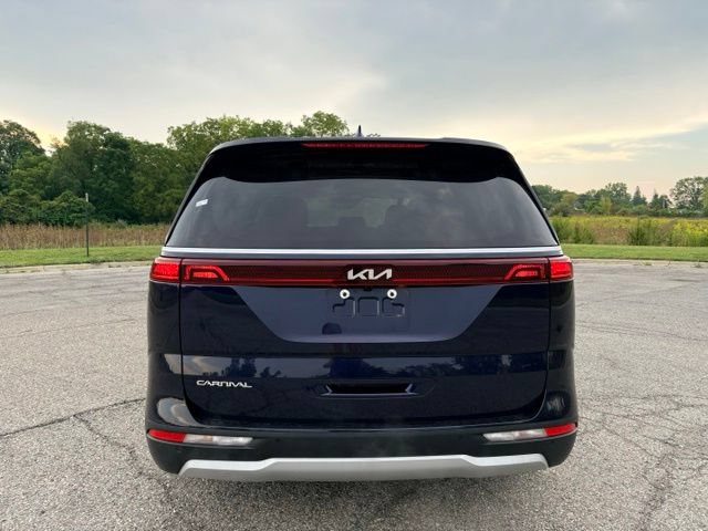 New 2024 Kia Carnival LX FWD image 4