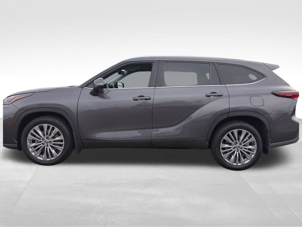 Used 2024 Toyota Highlander Platinum image 7