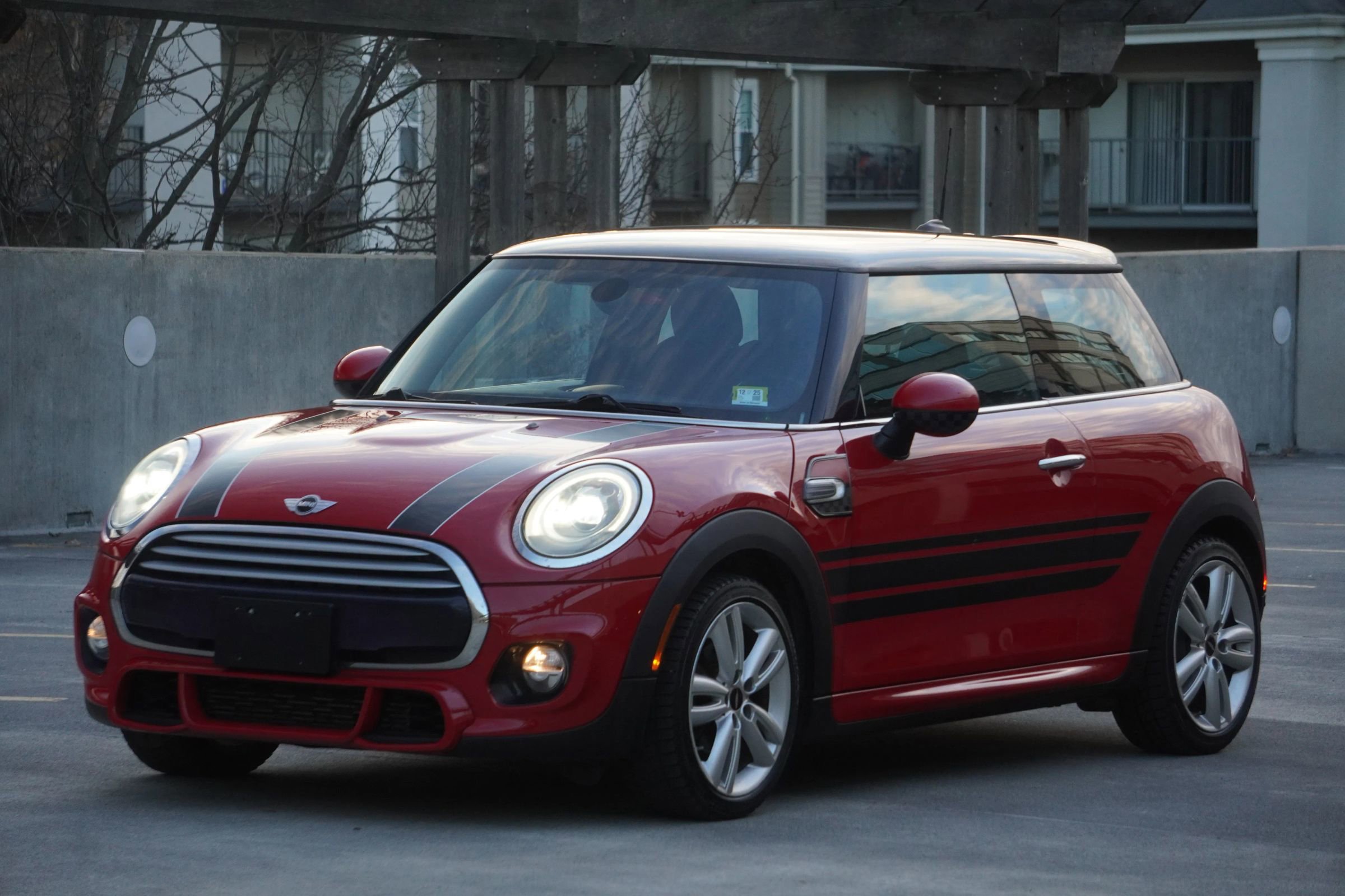 Used 2015 MINI Cooper 2-Door Hardtop image 5