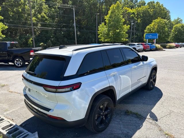Used 2023 Jeep Grand Cherokee Altitude AWD/4WD image 10