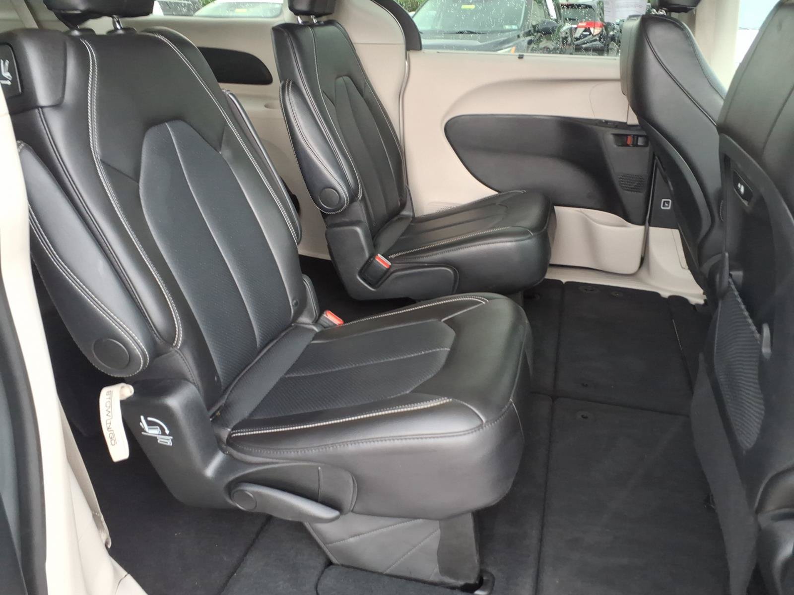 Used 2024 Chrysler Pacifica Touring-L FWD image 26
