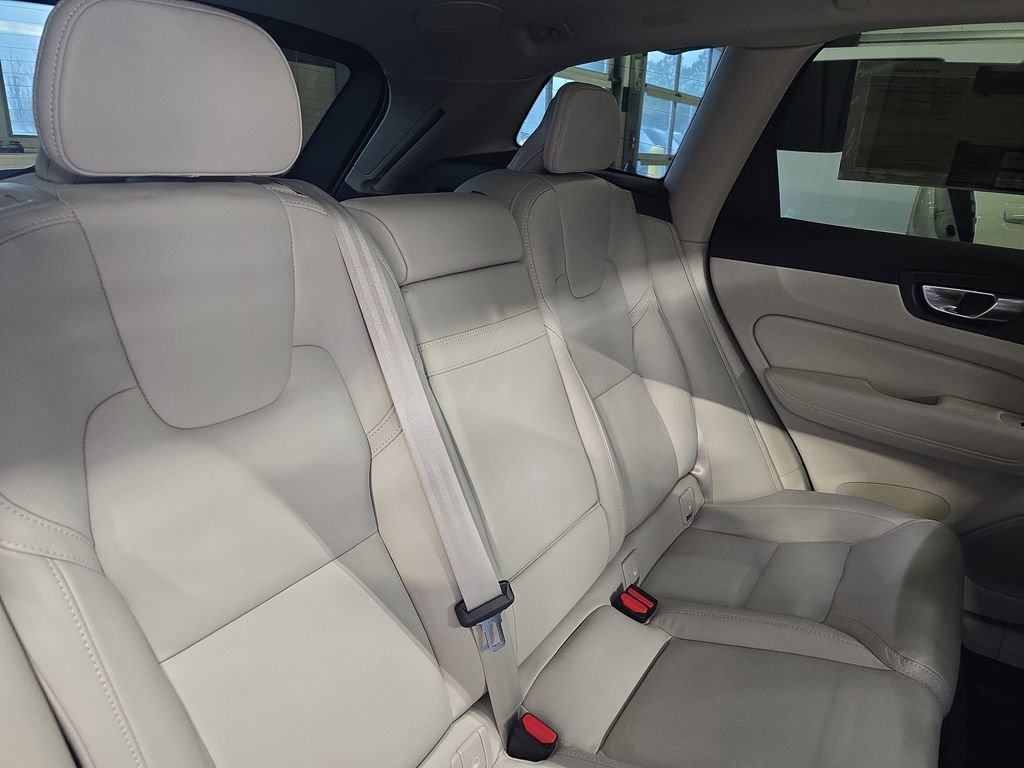 Used 2022 Volvo XC60 T8 Inscription w/ Advanced Package image 14