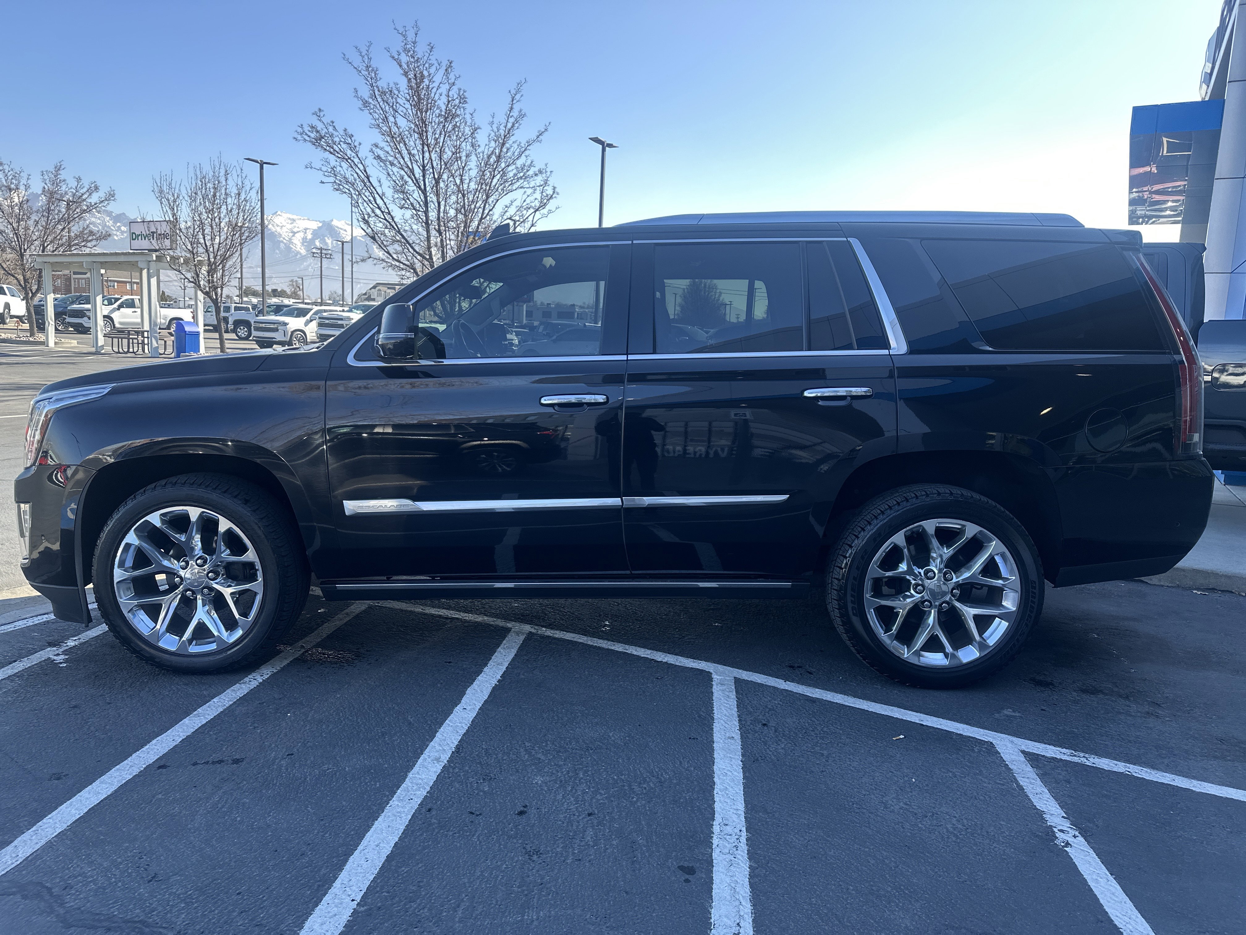 Used 2020 Cadillac Escalade Premium Luxury image 3