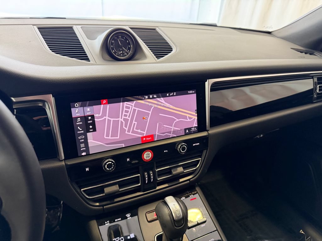 Certified 2023 Porsche Macan AWD/4WD image 23