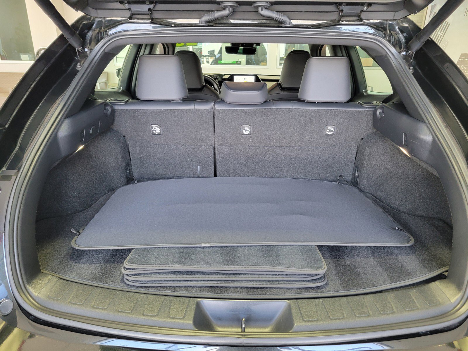 Certified 2025 Lexus UX 300h FWD w/ Accessory Package (Z2) image 15