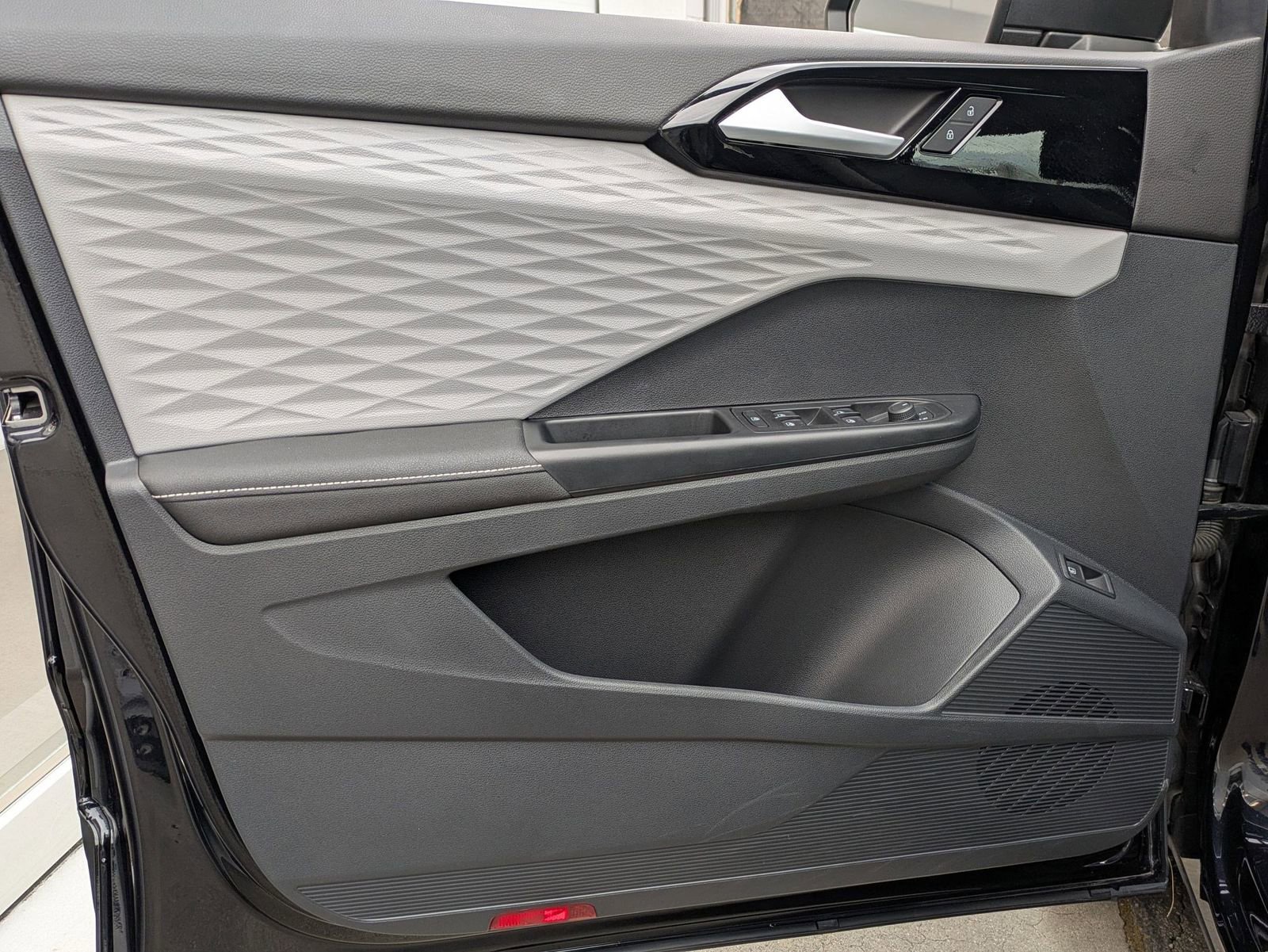 Used 2024 Volkswagen Taos S image 16