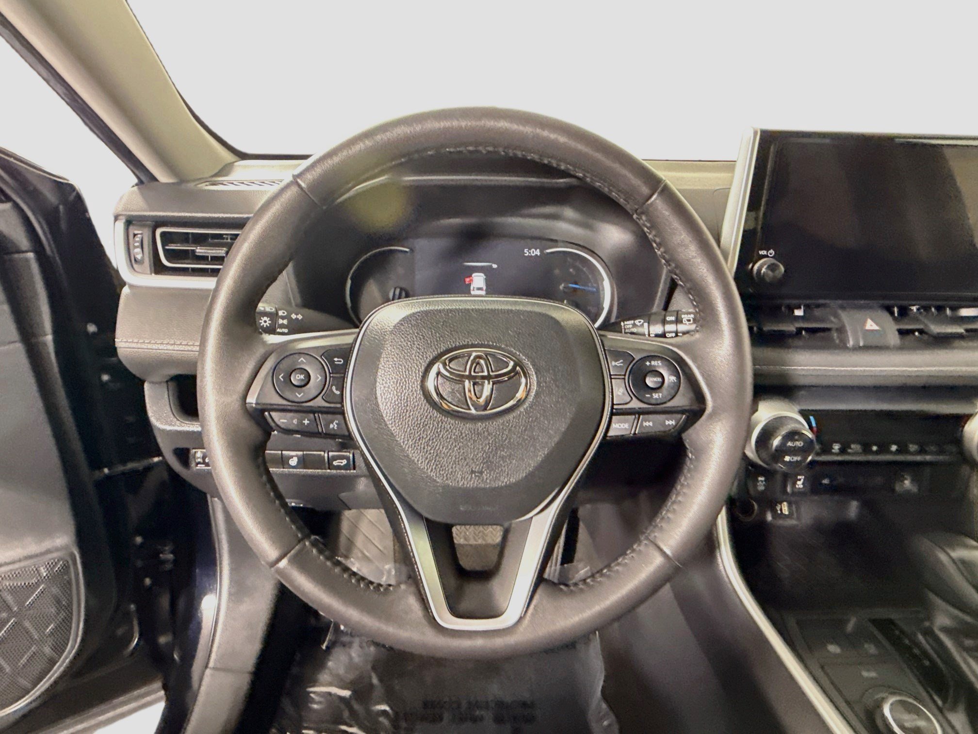 Used 2023 Toyota RAV4 XLE w/ Convenience Package AWD/4WD image 13