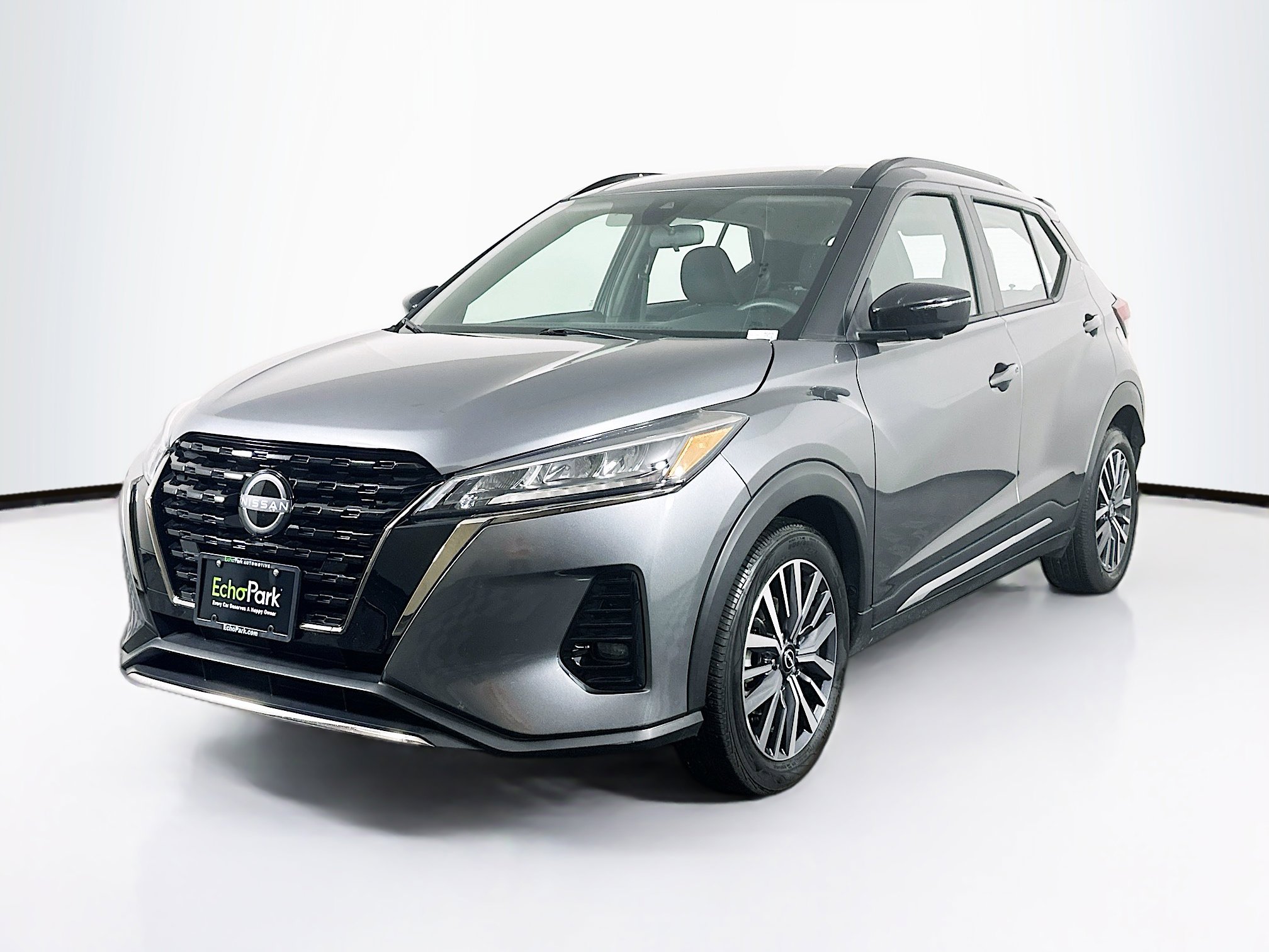 Used 2024 Nissan Kicks SR image 3