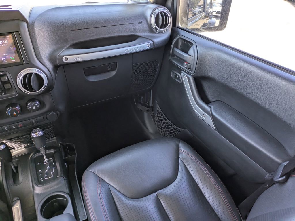 Used 2017 Jeep Wrangler Unlimited Sahara w/ Connectivity Group image 24