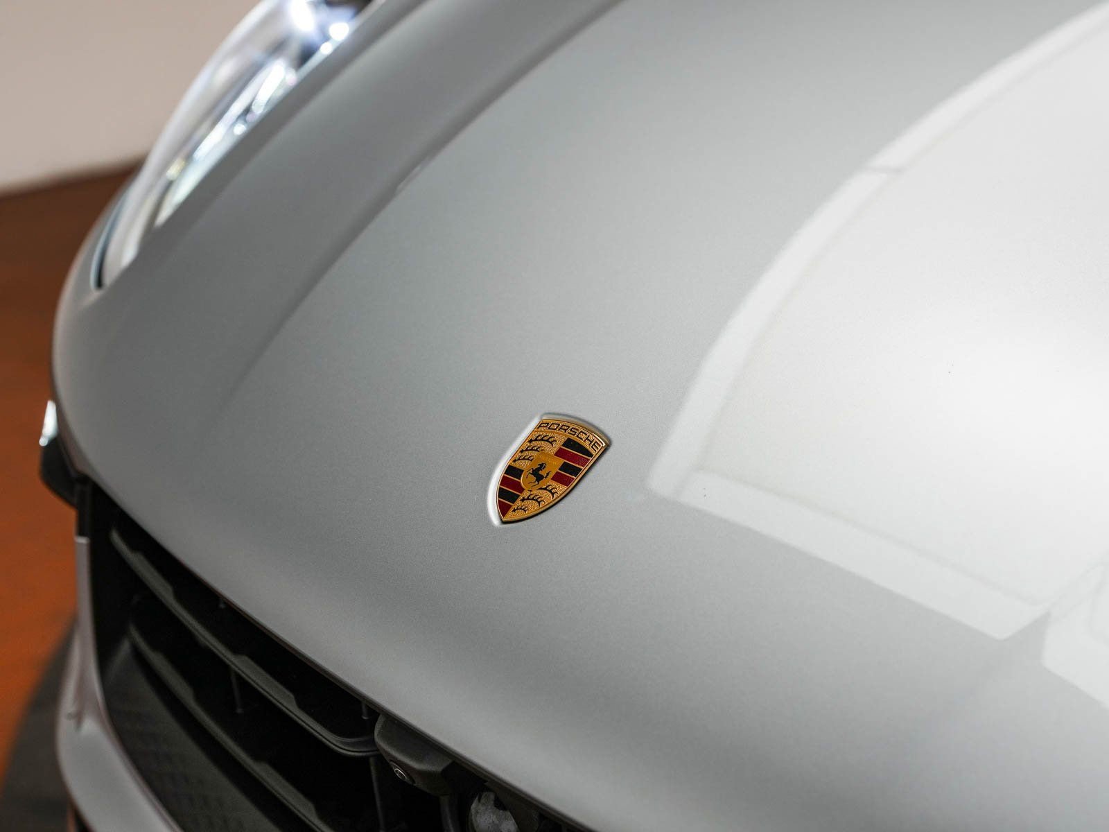 Certified 2025 Porsche Macan image 12