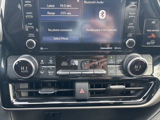 Used 2021 Toyota Highlander LE image 32