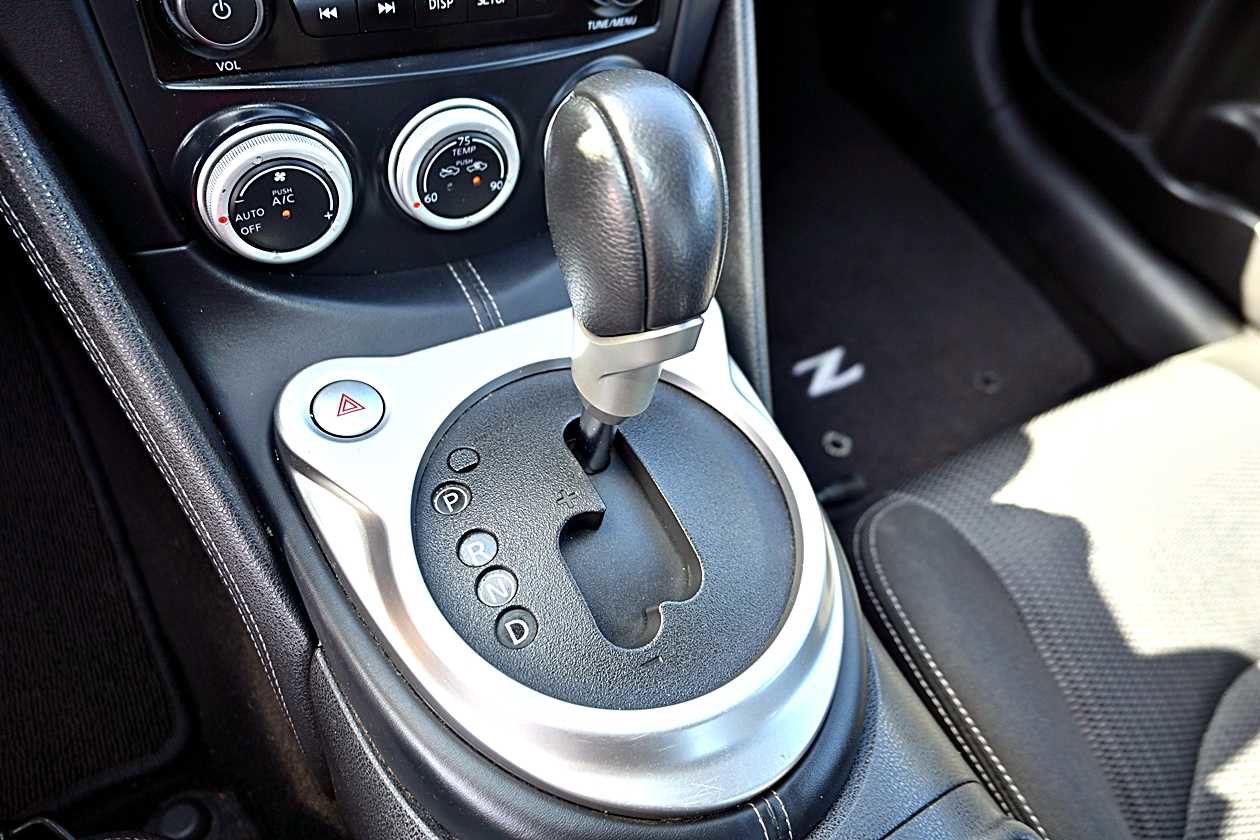 Used 2016 Nissan 370Z Coupe RWD image 23
