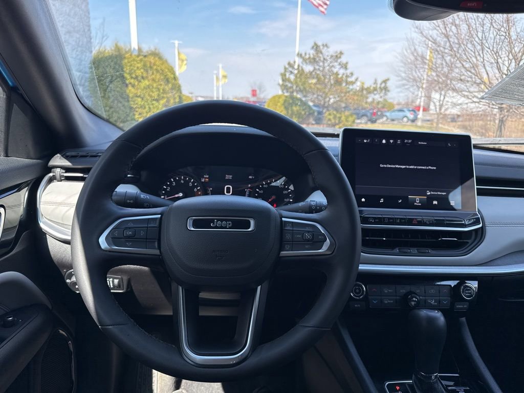 Used 2025 Jeep Compass Limited image 24