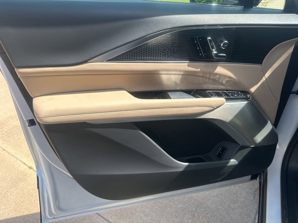 Used 2025 Cadillac Lyriq Sport w/ Nappa Leather Package AWD/4WD image 9