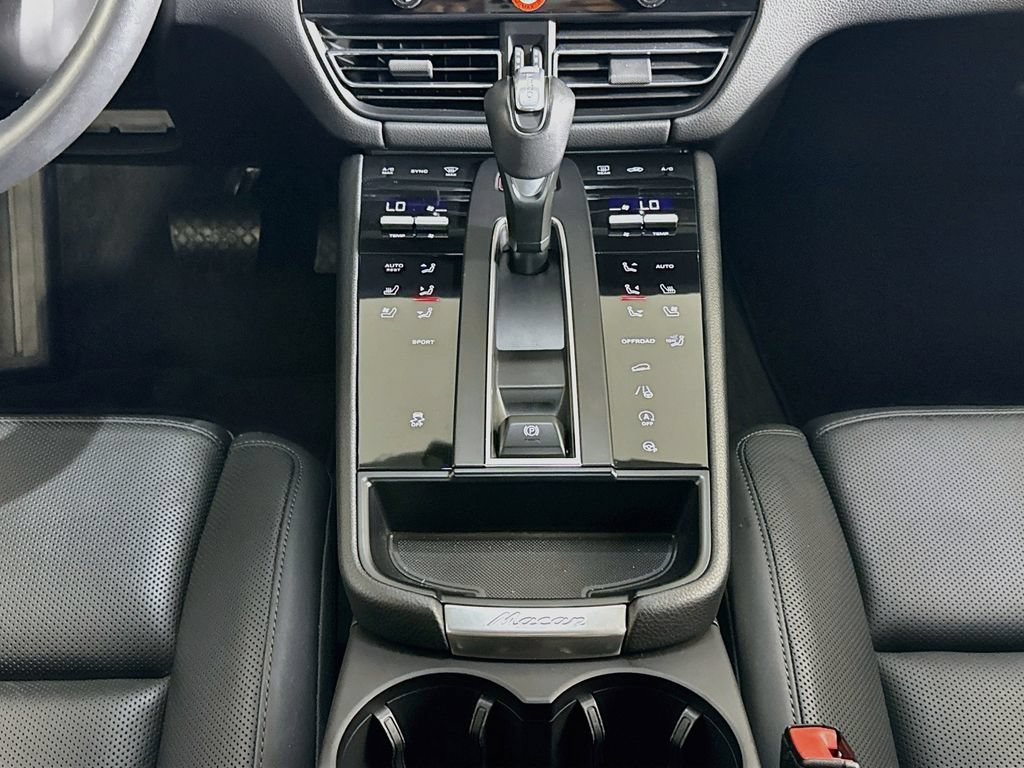 Certified 2024 Porsche Macan AWD/4WD image 16