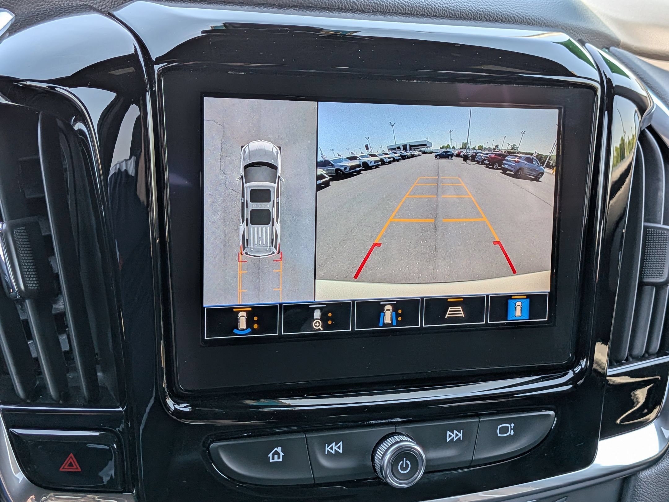 Certified 2023 Chevrolet Traverse LT FWD image 14