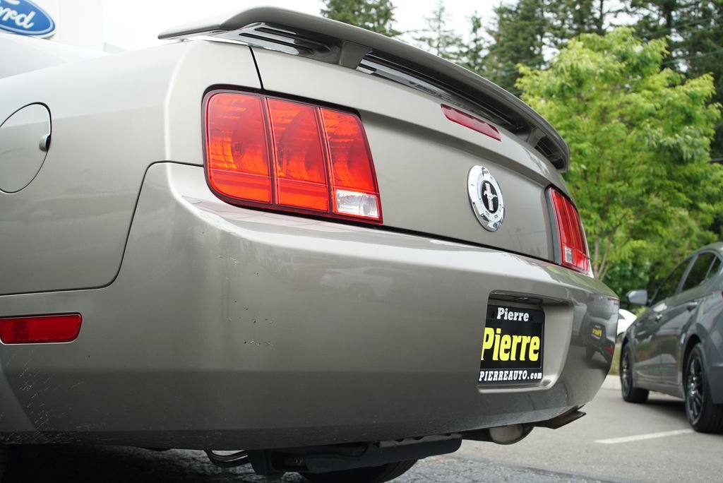Used 2005 Ford Mustang Premium RWD image 24