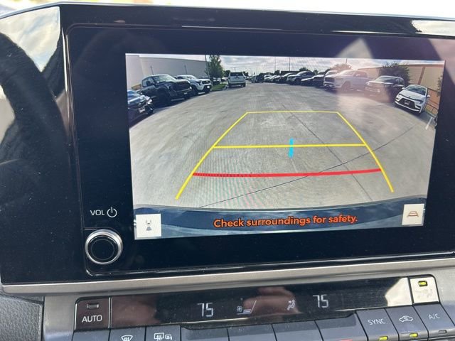 Used 2025 Toyota Camry SE image 13