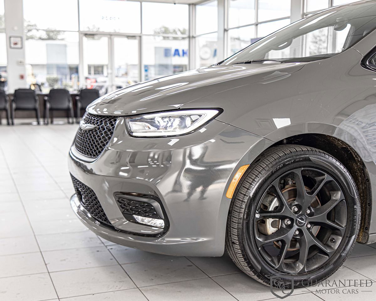 Used 2025 Chrysler Pacifica Limited FWD image 5