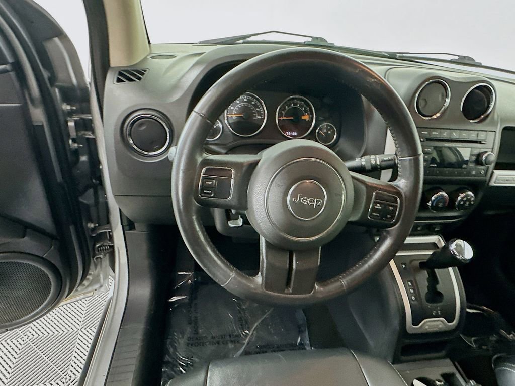 Used 2014 Jeep Compass Latitude FWD image 14