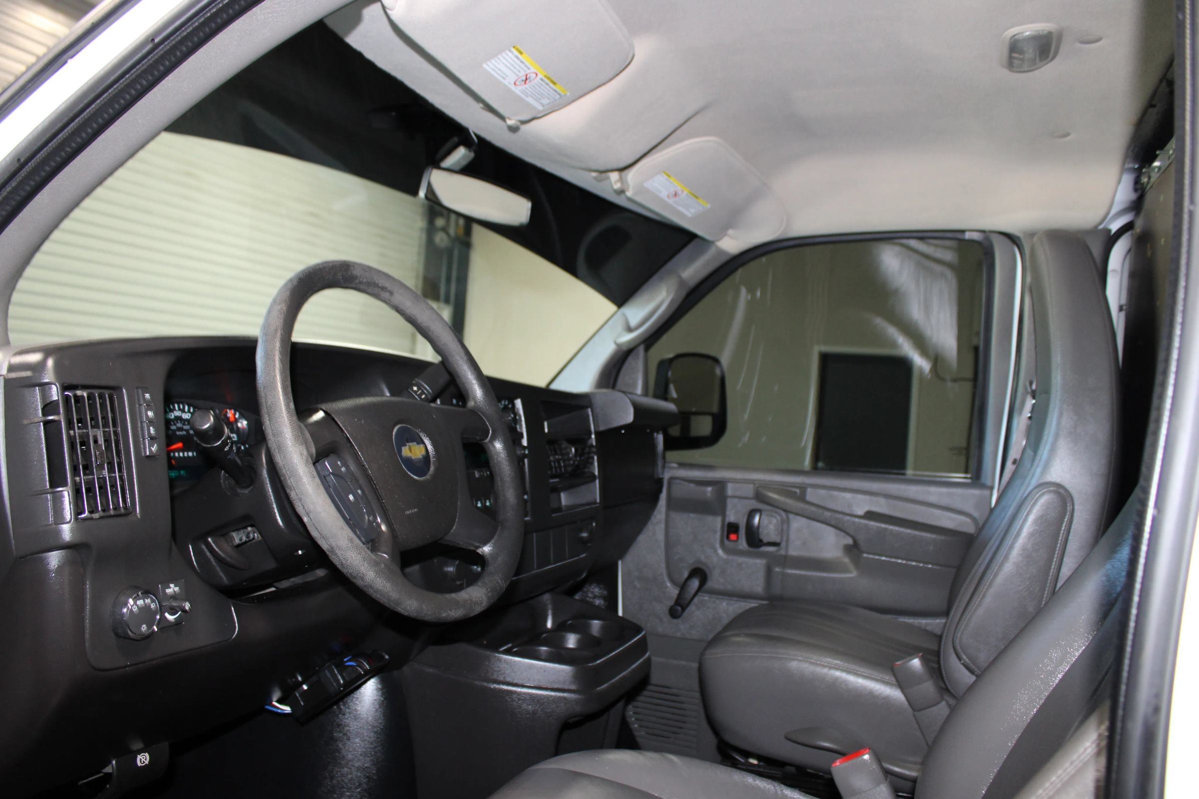 Used 2011 Chevrolet Express 2500 RWD image 17