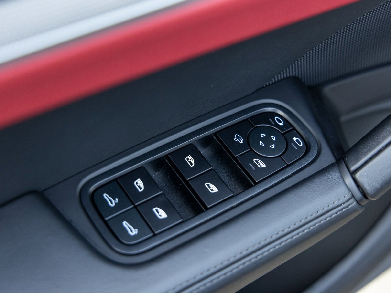 Certified 2025 Porsche Cayenne image 23