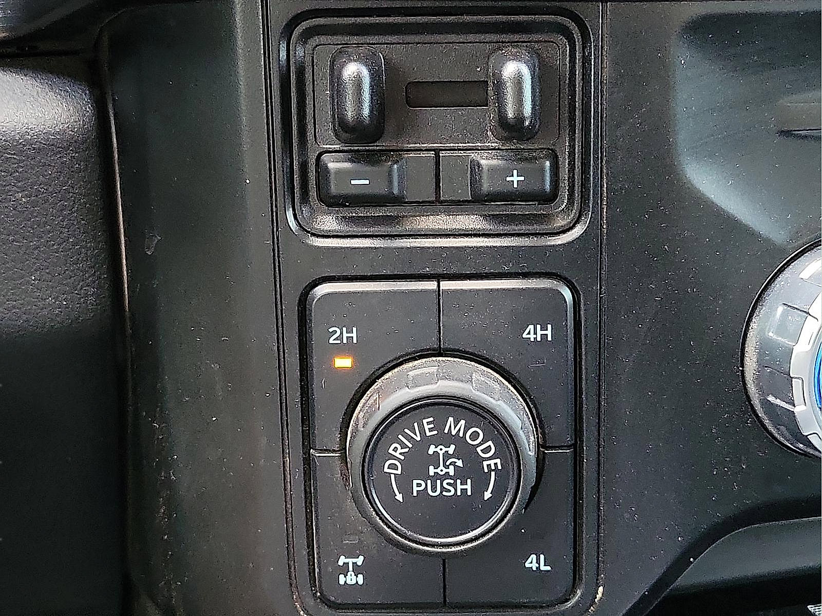 Used 2023 Ford F250 Lariat w/ Lariat Ultimate Package AWD/4WD image 16