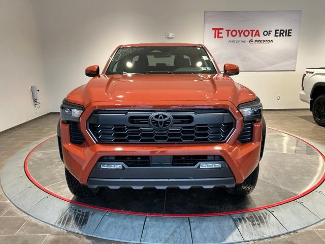 Certified 2025 Toyota Tacoma TRD Off-Road AWD/4WD image 2